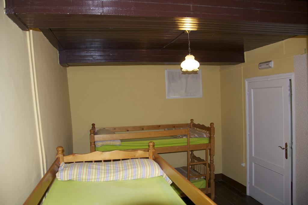 Albergue Los Blasones ساريا الغرفة الصورة